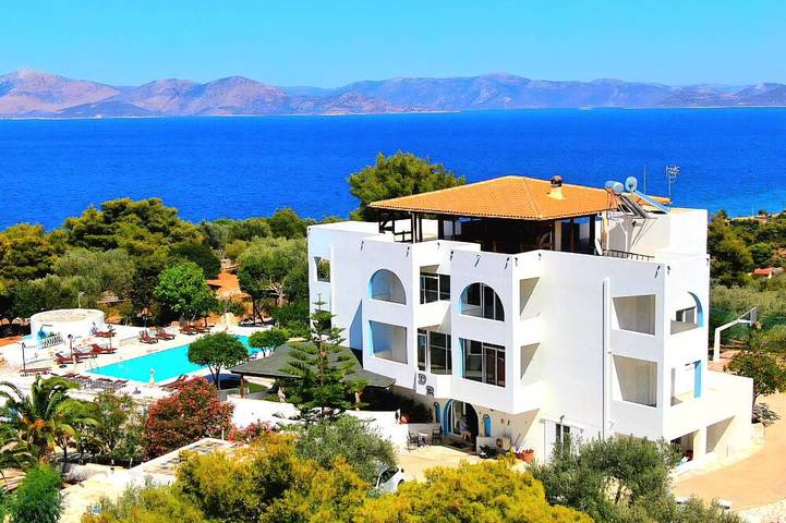 Villa pour 35 personnes, avec jacuzzi et jardin - 1