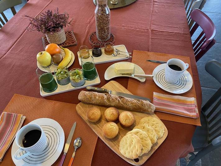 Location de vacances pour 2 personnes, avec terrasse ainsi que jardin et vue à Saint-Bérain - 3