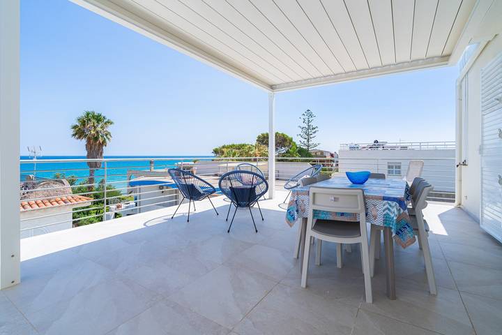 Ganze Wohnung, Ferienwohnung "Greta Vista Mare" mit Meerblick, privater Terrasse und Wlan in Lido di Noto, Noto und Umgebung