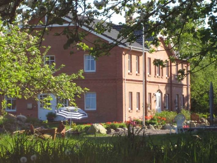 Ferienhaus für 8 Personen, mit Terrasse und Garten sowie Sauna in Lenste