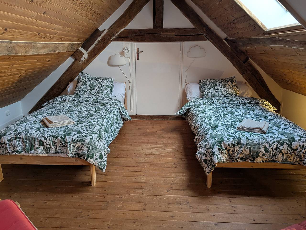 Casa de campo 'Gîte de la Marquaterie' con jardín privado y Wi-Fi in Bourbon-l'Archambault, Allier (desambiguación)