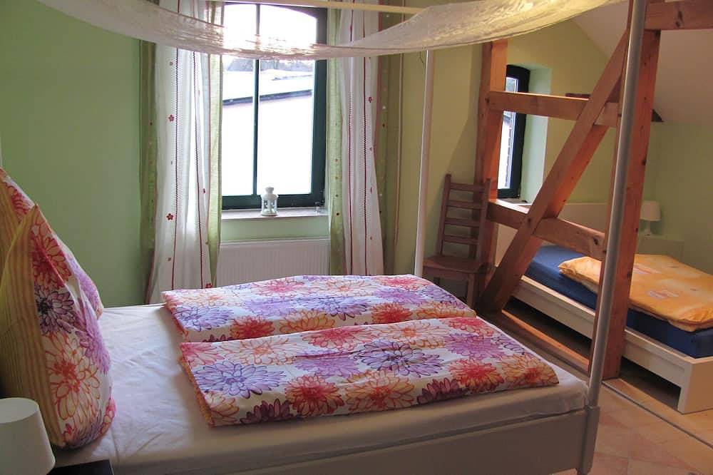 Großes Gutshaus mit Pool, wenige Minuten vom Strand in Hinrichshagen, Vorpommern Greifswald