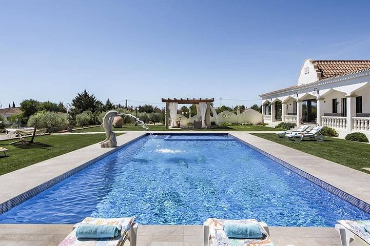 Vakantiehuis voor 8 personen, with terras and zwembad as well as whirlpool - 1