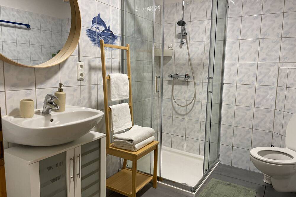 Casa vacanze 'Am Neubäuer See' con terrazza privata, giardino comune e Wi-Fi in Neubäu, Roding