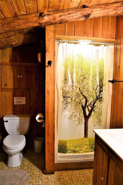 Rustikales Blockhaus am Flussufer in Saw Creek, Pike County