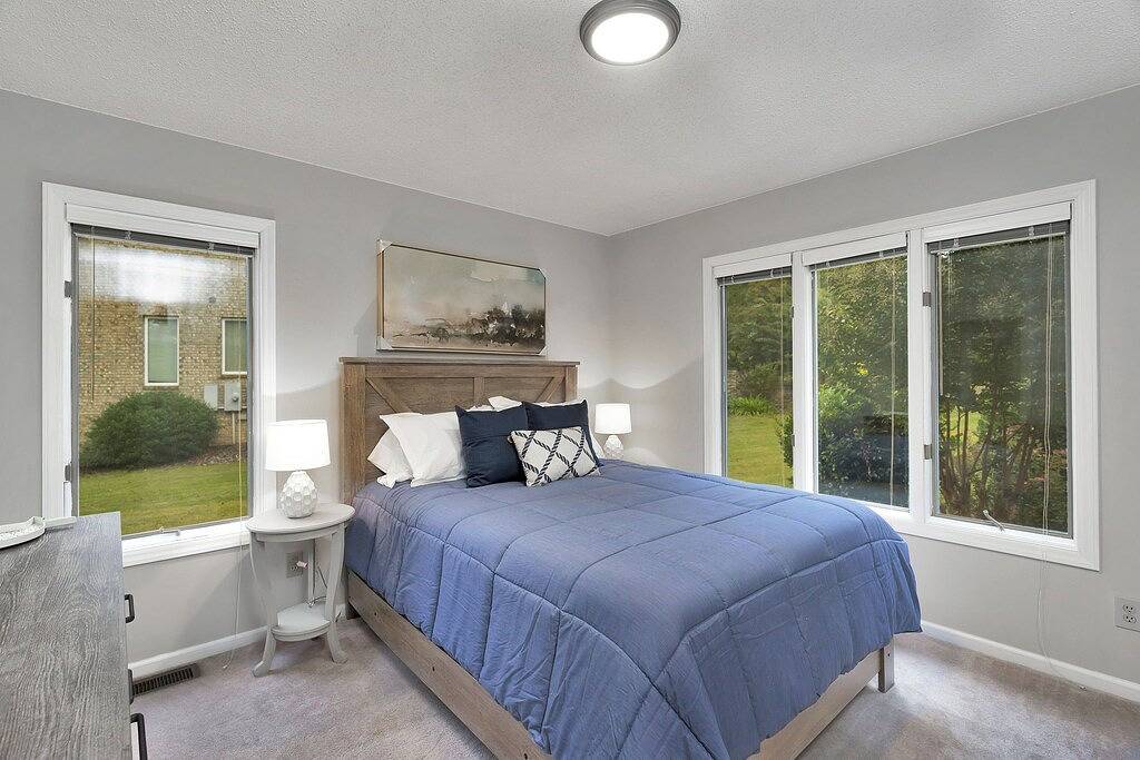 Big water Lake Wylie views on quiet cove, private acre property near Belmont in Gaston County