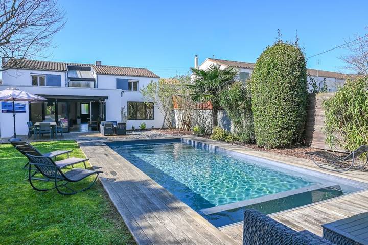 Maison de vacances pour 11 personnes, avec piscine ainsi que terrasse et jardin, adapté aux familles - 1