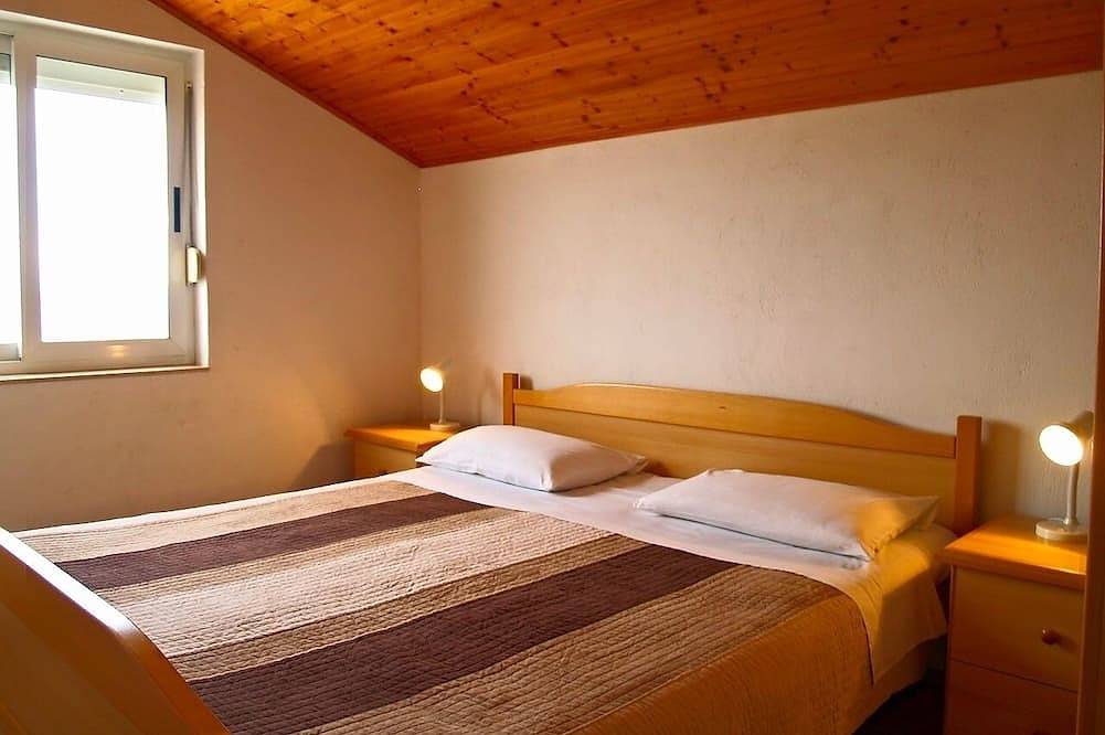 Entire apartment, Two bedroom apartment with terrace and sea view Preko, Ugljan in Preko, Ugljan Island