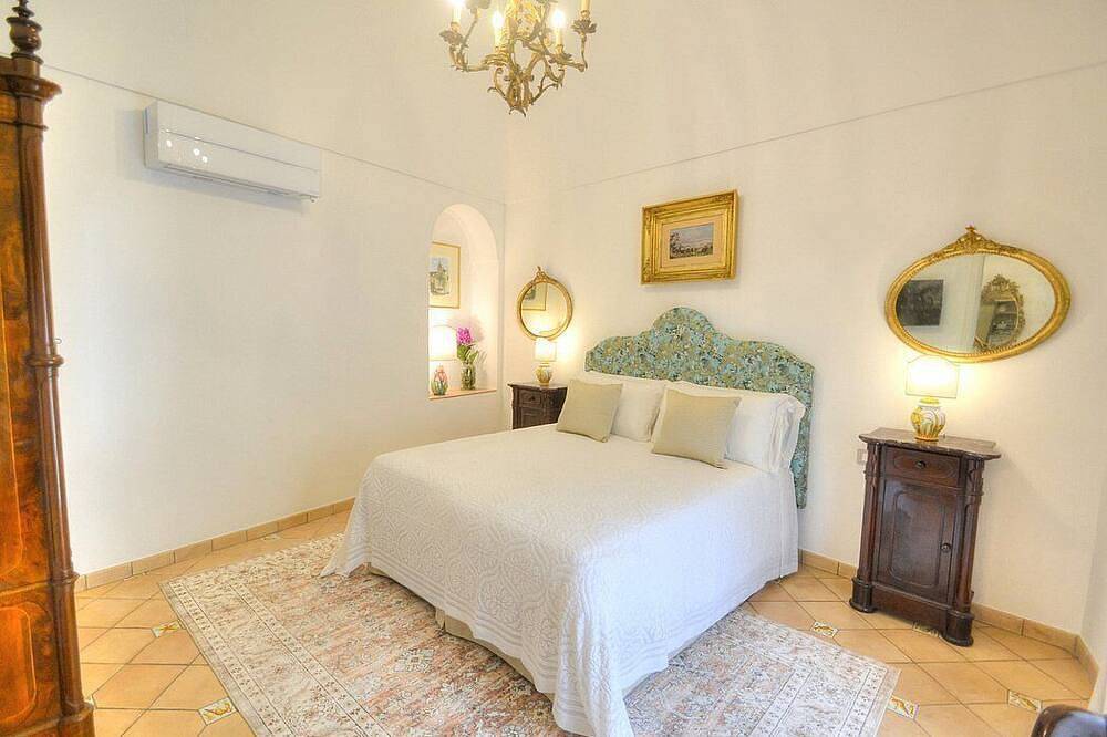 Casa Minera: Un'elegante casa indipendente situata a breve distanza dalla spiaggia. in Minori, Sorrento Coast