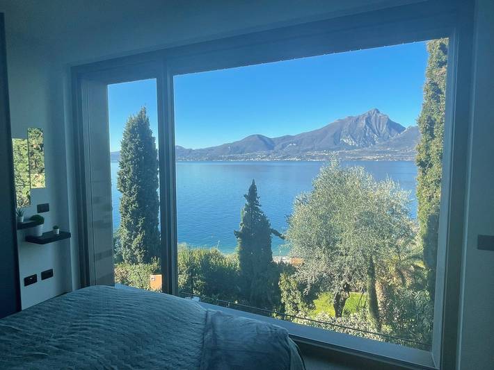 Ferienwohnung für 5 Personen, mit Balkon/Terrasse und Balkon sowie Pool und Seeblick