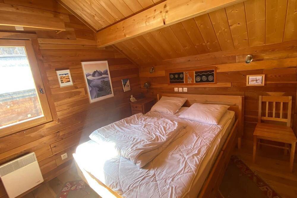 104m² wooden chalet in the heart of a preserved regional mountain park in Molines-en-Queyras, Queyras