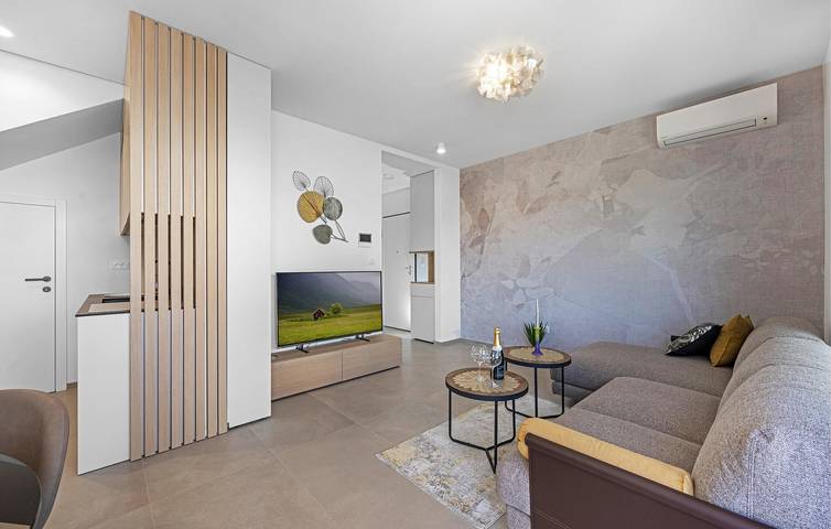 Ferienwohnung für 4 Personen, mit Terrasse und Seeblick in Sibenik - 4