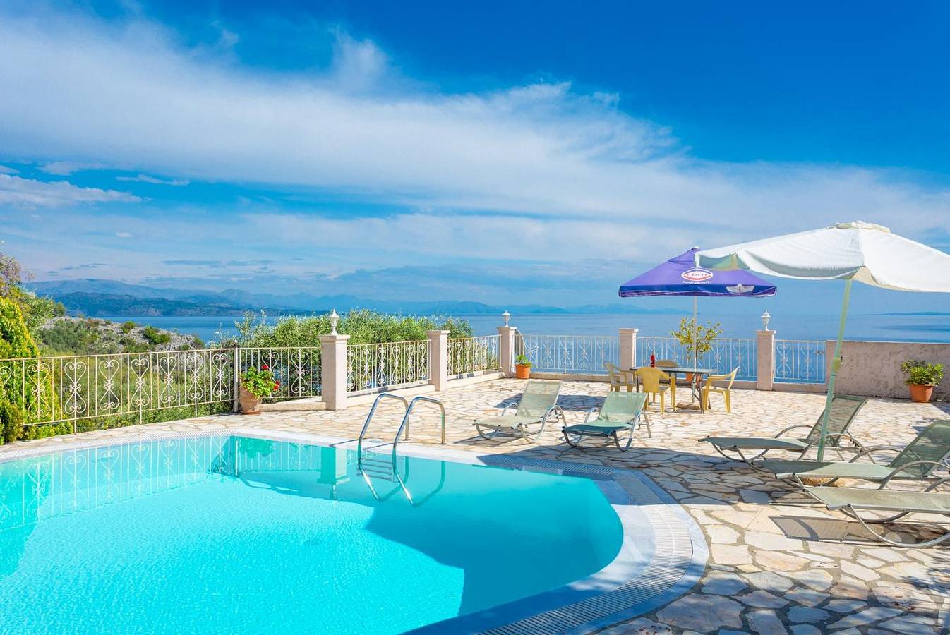 Michalis in Nissaki, Corfú