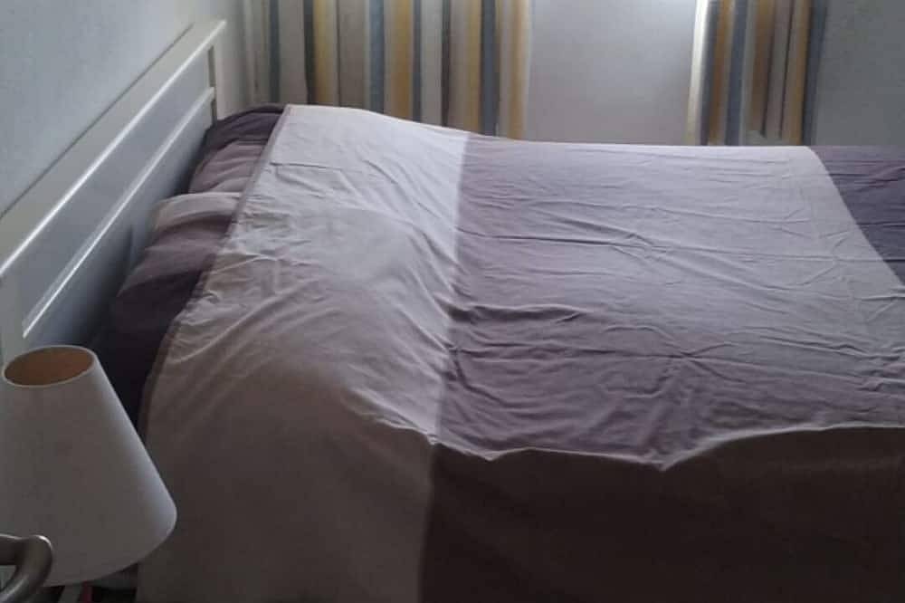 Appartamento intero, 2 Bed Sea Front Apartment with sea and mountain  views, Wifi included,  in Fuengirola, Costa del Sol