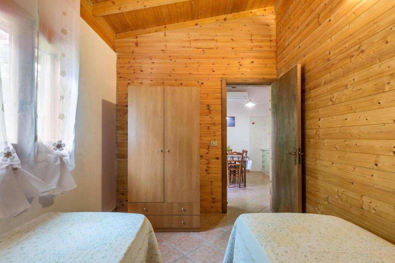 Bungalow 'Agriturismo Alimini-  3' with Private Terrace, Wi-Fi and Air Conditioning in Frassanito, Lecce Province