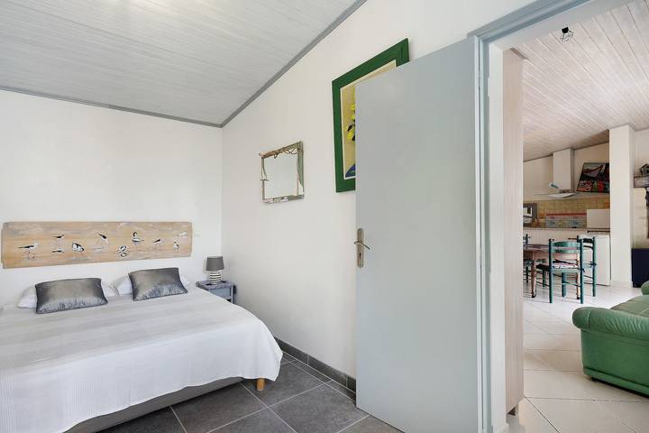 Location de vacances pour 2 personnes, avec jardin à Les Mathes - 2