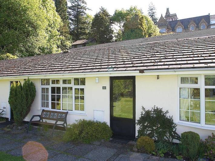 Log cabin for 2 people, with garden in Lake Windermere