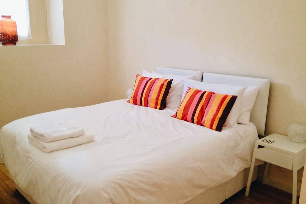 Entire apartment, Spacious Duplex Apartment Sleeps 8 in Gosport, Hampshire