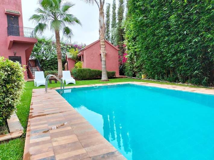 Villa pour 6 personnes, avec piscine et vue ainsi que jardin et bassin pour enfant
