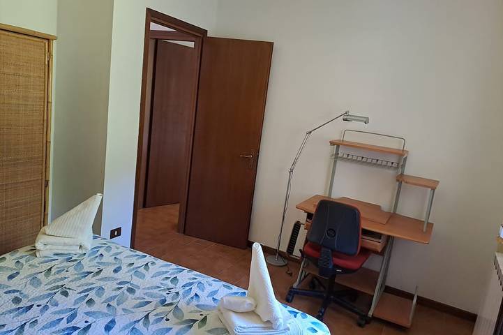 Chalet independiente, fresco, soleado y tranquilo con amplio jardín. in Barni, Lago de Como