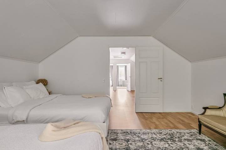 Brandneues Haus nahe See und öffentlichem Verkehr in Huddinge, Schwedische Ostsee