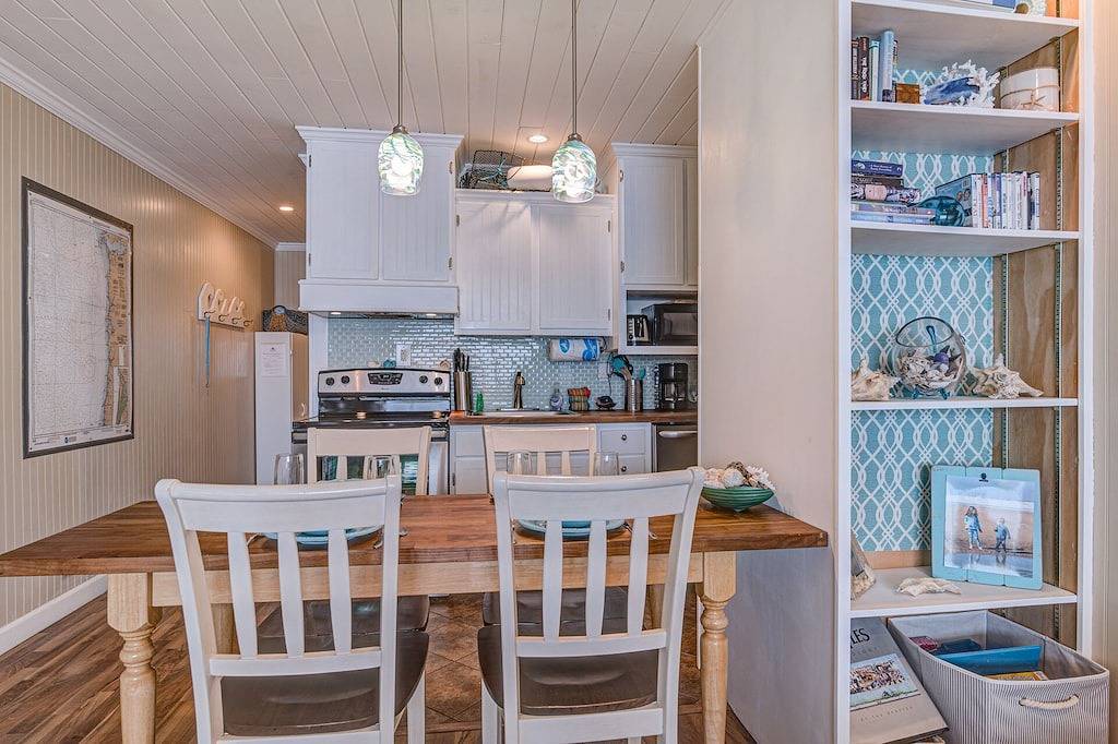 Ganze Wohnung, 'Sunset Delight' - Atemberaubende Wohnung am Strand. Völlig im Jahr 2016 renoviert! in Lincoln City, Devils Lake (OR)