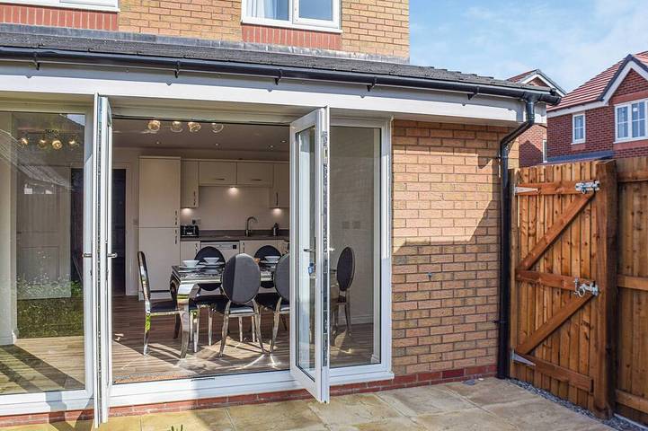 Log cabin for 6 people, with garden in Blackpool