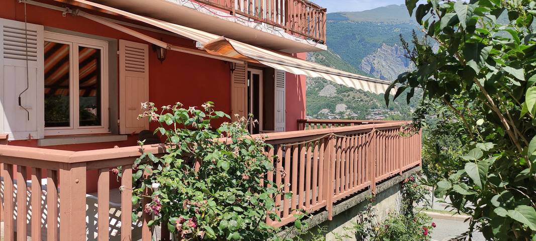 Gîte pour 4 personnes, avec terrasse à Montricher-Albanne