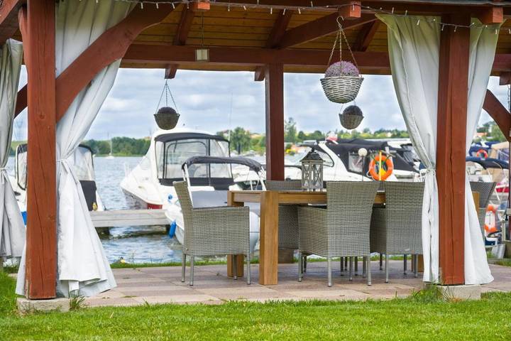 Alojamiento y desayuno para 4 personas, con vistas y balcón además de vistas al lago y jardín - 1