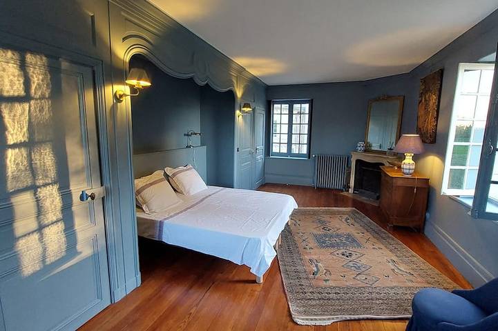 Castle 14 people with 6 bedroom near Bourges in Farges-Allichamps, Saint-Amand-Montrond