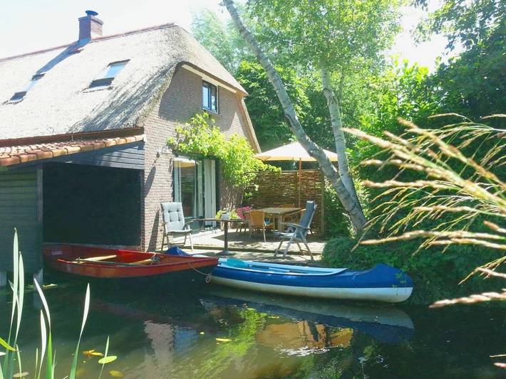 Ferienhaus für 9 Personen, mit Terrasse und Garten sowie Sauna und Ausblick in Giethoorn