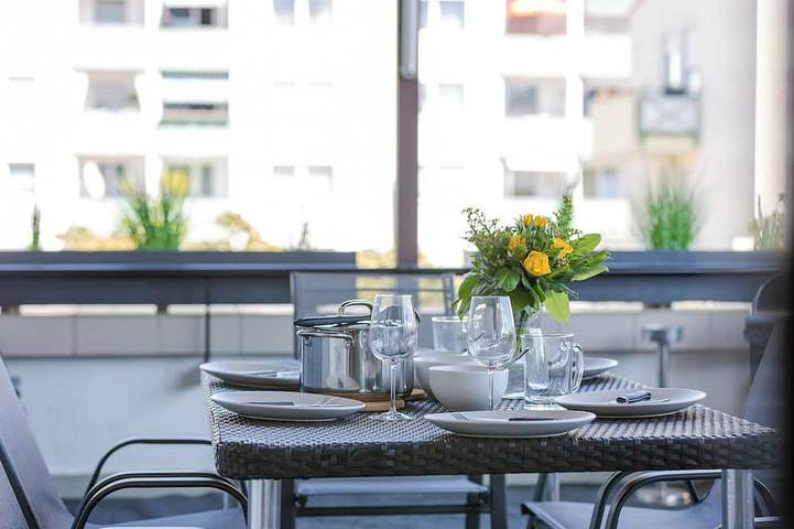 Ganze Wohnung, Ferienwohnung, 150 qm, 8 Gäste, 4 Sz, 2 Bäder, Terrasse mit Grill, 2 Parkplätze in Ludwigshafen, Pfälzer Rheinebene