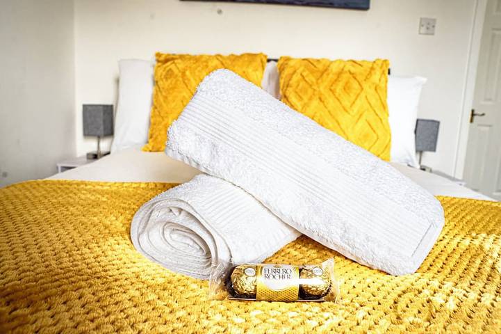 Modern Deluxe Apartment with Balcony. Family Friendly Central Location! in Milton Keynes, Südostengland