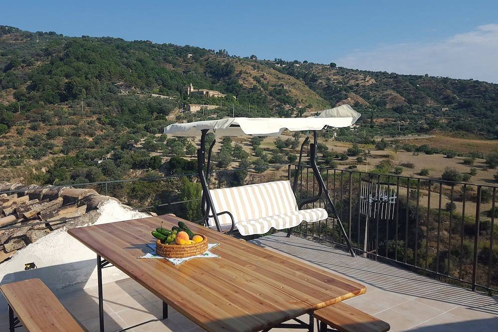 Adamo Terrasse mit Meerblick in Badolato, Catanzaro Provinz