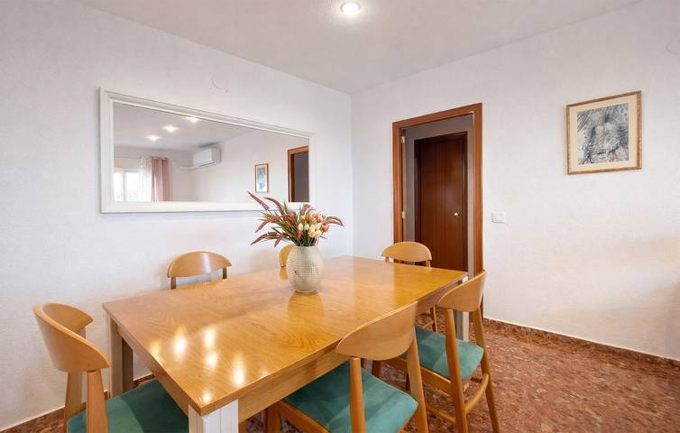 Entire holiday apartment, Sunny 2-Bedroom Apartment with Pool Near Platja de la Garrofera in El Palmar (Costa de Valencia), Valencia