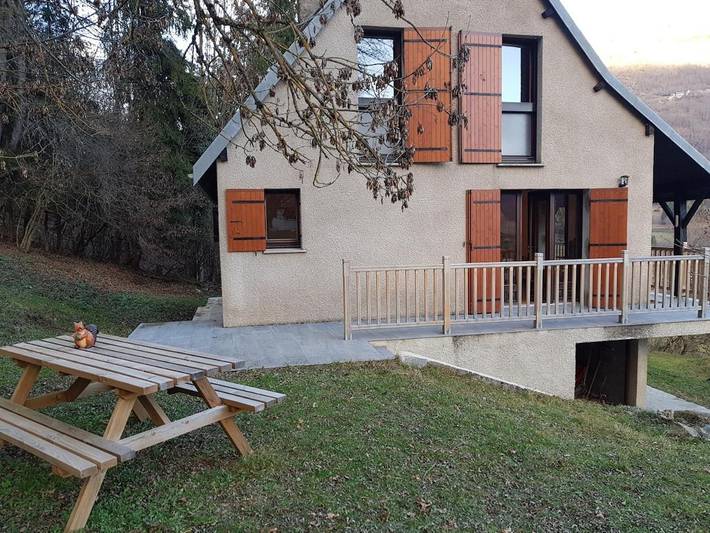 Maison de campagne pour 7 personnes, avec balcon ainsi que vue et jardin à Vielle-Louron