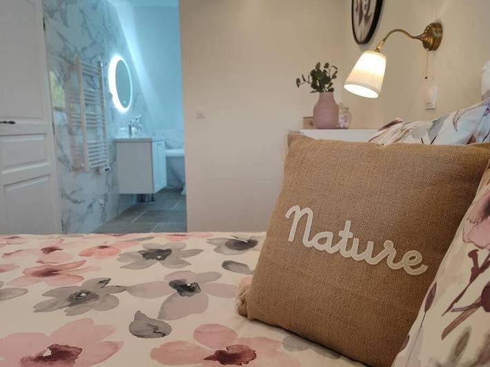Gîte pour 2 personnes, avec balcon et jardin à Vron