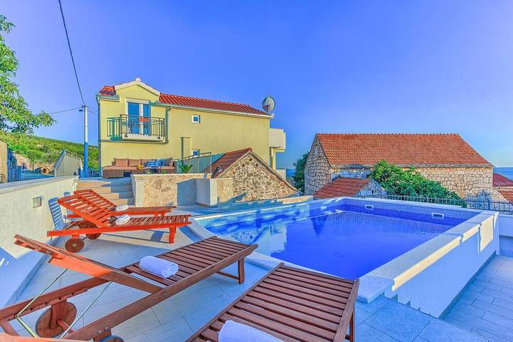 Ferienhaus für 12 Personen, mit Whirlpool und Balkon