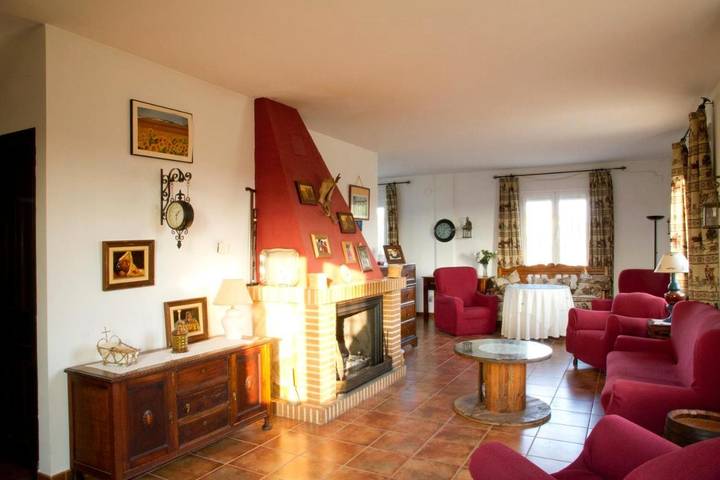 Casa rural para 11 personas, con vistas además de jardín y piscina, Familias con niños en Casas de los Pinos