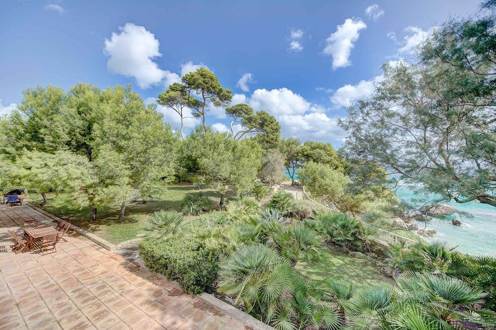 Classic First Line Villa In Cala Ratjada in Son Moll, Capdepera
