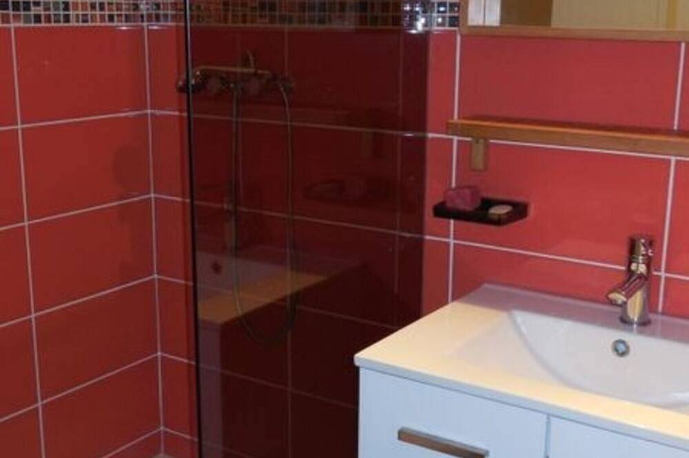 Ganze Wohnung, Appartement 'Duplex Station Alpe Du Grand Serre' mit Bergblick, privater Terrasse und Wlan in La Morte, Nationalpark Écrins