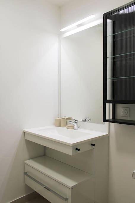 Gîte pour 8 personnes, avec balcon dans La Plaine Saint-Denis - 4