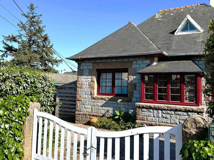 Location de vacances pour 6 personnes, avec jardin dans Landrellec