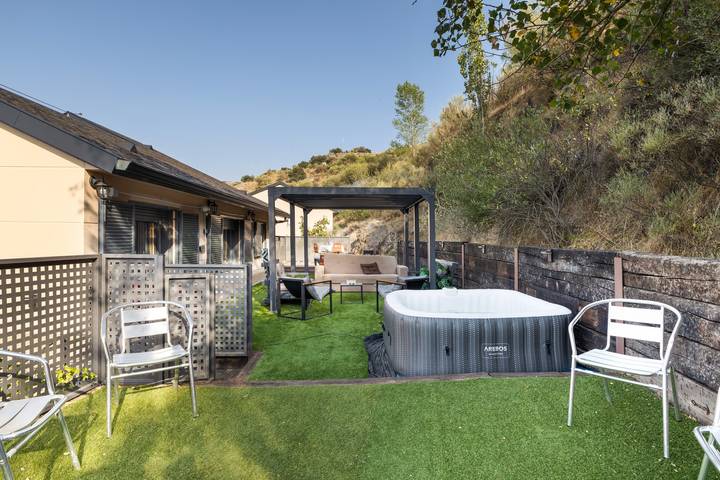 Chalet para 8 personas, con Balcón y Jacuzzi además de Jardín y Vistas al lago en Castilla y León - 2