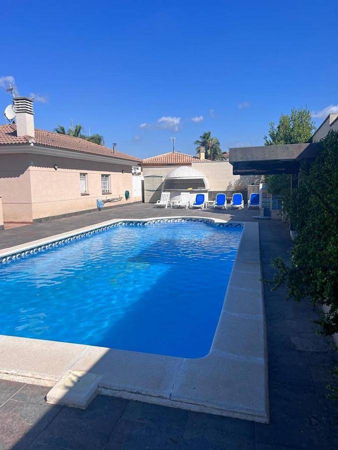 Casa rural para 10 personas, con jardín además de vistas y piscina, Se admiten mascotas en Bajo Penedés
