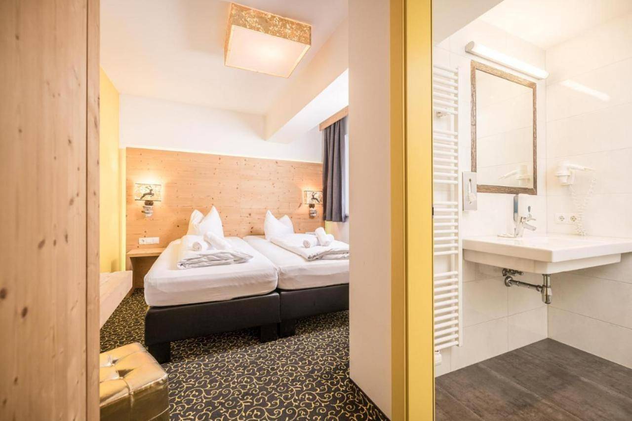 Partyhouse Harakiri stay Different 60 seconds to Mountains! Free Parking! Self Check-In in Mayrhofen, Zillertaler Alpen