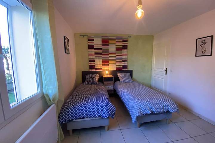 Location de vacances pour 4 personnes, avec jardin ainsi que terrasse et jacuzzi, animaux acceptés à Saint-Jean-de-Barrou - 3