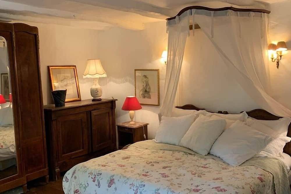 Chateau De Moulin - As seen on Monsieur Spade Tv Show in Bozouls, Aveyron