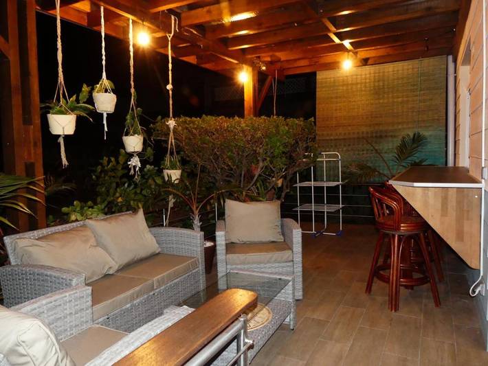 Maison d’hôte pour 4 personnes, avec jardin ainsi que vue et terrasse dans Pirae