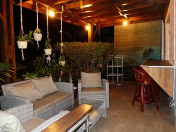 Gîte pour 4 personnes, avec vue ainsi que jardin et terrasse dans Pirae